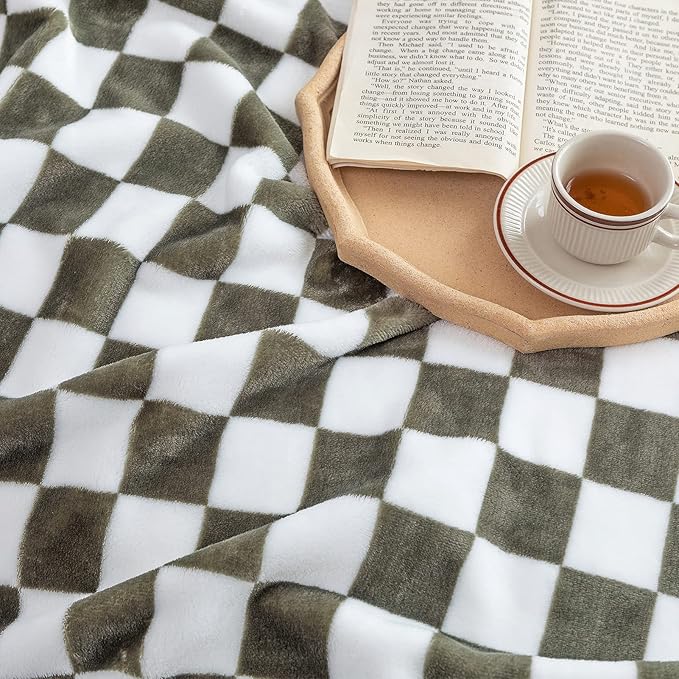 LOMAO Throw Blankets Flannel Blanket with Checkerboard Grid Pattern Soft Throw Blanket for Couch, Bed, Sofa Luxurious Warm and Cozy for All Seasons (Dark Olive, 40"x50")-Ruum Studio Home