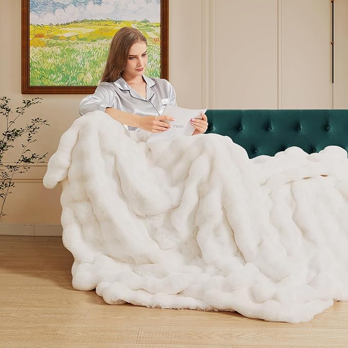 Light Beige Fluffy Blanket King Size Faux Bunny Fur Fuzzy 90x108 Throw Blanket for Bed Thick Furry Blanket King for Couch Bedroom Decor Winter Home Gifts 1000 GSM-Ruum Studio Home