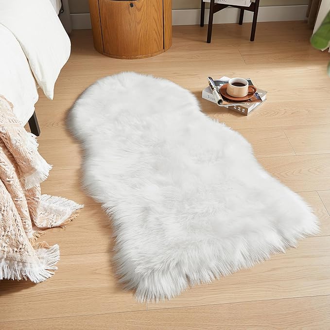 AMTOVO Faux Fur Rug, White Area Rug, Fluffy Sheepskin Rug, Fuzzy Ultra Soft 2 x 4 ft Shag Rugs for Bedroom Sofa Throw Cushion Room Decor, Sheepskin-Ruum Studio Home