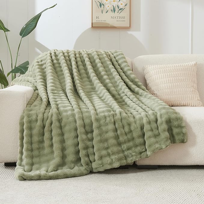 NEWCOSPLAY Faux Fur Twin Blanket Sage Green Bubble Blanket Thick Warm Soft for Couch Sofa Bed 550GSM (Sage Green, Twin(60"x80"))-Ruum Studio Home