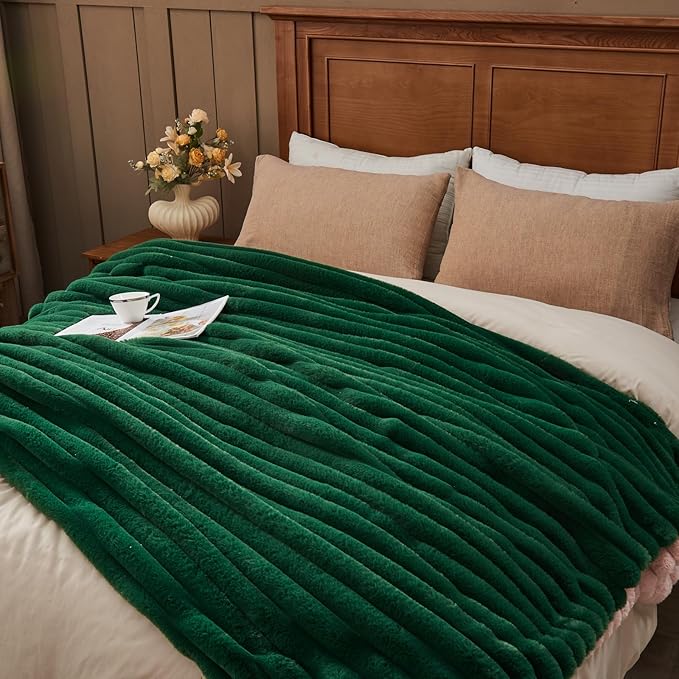 NEWCOSPLAY Faux Fur Throw Blanket Dark Green 3D Ribbed Plush Thick Warm Blanket for Couch Sofa Bed 850GSM (Dark Green Ribbed, Throw(50"x60"))-Ruum Studio Home
