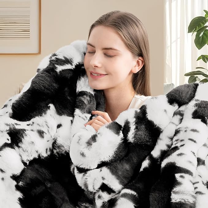 Touchat Cow Print Blanket for Couch, Faux Fur Throw Blanket, Super Heavy Warm Cozy Blankets for Bed Sofa, Bubble Plush Fuzzy Soft Mink Blanket for Living Room Bedroom, Cow Black-Ruum Studio Home