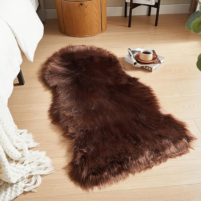 AMTOVO Faux Fur Rug, Coffee Area Rug, Fluffy Sheepskin Rug, Fuzzy Ultra Soft 2 x 4 ft Shag Rugs for Bedroom Sofa Throw Cushion Room Decor, Sheepskin-Ruum Studio Home