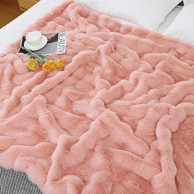 UKELER Pink Faux Fur Throw Blanket for Girls 50''x60'' Decorative Shaggy Velvet Blanket Fluffy Cozy Plush Warm Bed Throws for Bedroom, Living Room, Couch, Sofa, Office, Camping-Ruum Studio Home