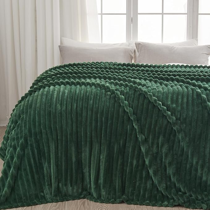 NEWCOSPLAY Super Soft Twin Blanket Dark Green Premium Silky Flannel Fleece 3D Ribbed Jacquard Lightweight Bed Blanket All Season Use (Dark Green Ribbed, Twin(60"x80"))-Ruum Studio Home