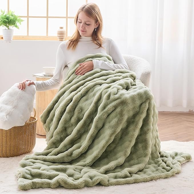 NEWCOSPLAY Faux Fur Throw Blanket Sage Green Bubble Blanket Thick Warm Soft for Couch Sofa Bed 550GSM (Sage Green, Throw(50"x60"))-Ruum Studio Home