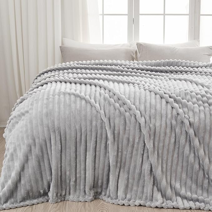 NEWCOSPLAY Super Soft Twin Blanket Light Grey Premium Silky Flannel Fleece 3D Ribbed Jacquard Lightweight Bed Blanket All Season Use (Light Grey Ribbed, Twin(60"x80"))-Ruum Studio Home