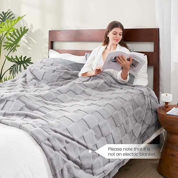 Cozy Bliss Checkered Faux Rabbit Fur Grey Throw Blanket, Soft Fuzzy Fluffy Minky Furry Blankets for Couch, Bed (50 * 60 Inches Light Grey)-Ruum Studio Home