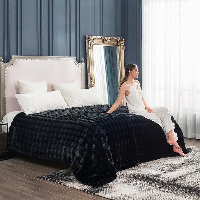 Cozy Bliss Faux Fur Throw Blanket for Couch, Fuzzy Soft Plush Thick Bubble Blanket for Sofa Bedroom Living Room, 90 * 90 Inches Black-Ruum Studio Home