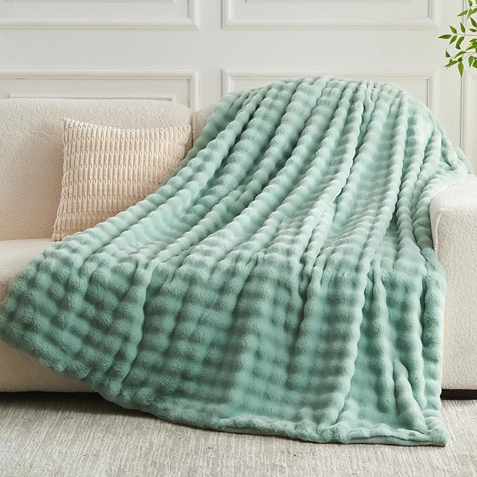 NEWCOSPLAY Faux Fur King Blanket Sage Green Bubble Blanket Thick Warm Soft for Couch Sofa Bed 550GSM (New Sage Green, King(90"x110"))-Ruum Studio Home