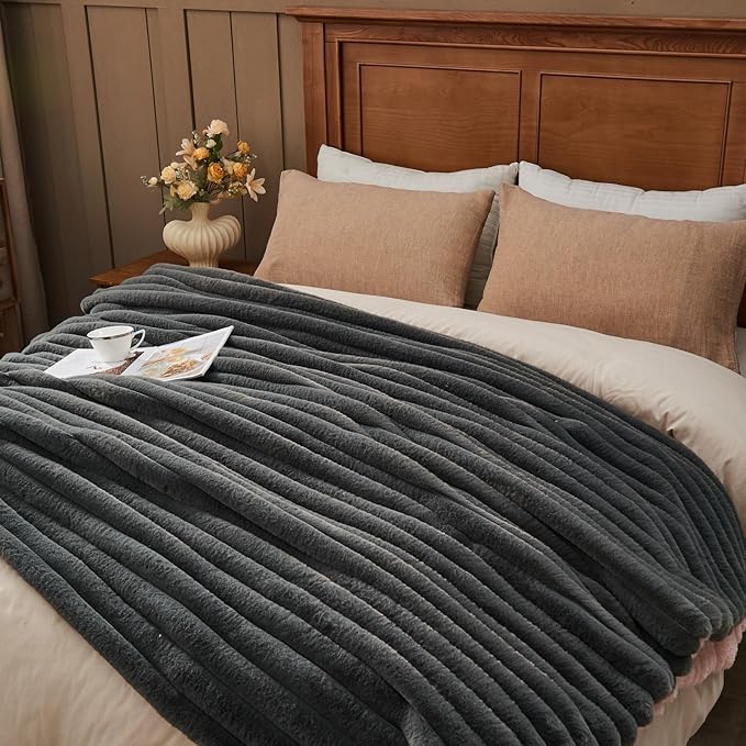 NEWCOSPLAY Faux Fur Throw Blanket Grey 3D Ribbed Plush Thick Warm Blanket for Couch Sofa Bed 850GSM (Grey Ribbed, Throw(50"x60"))-Ruum Studio Home