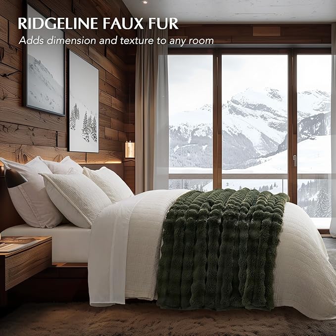 EVERGRACE Ultra Soft Luxury Fluffy Ridgeline Faux Rabbit Fur Throw Blanket, Thick Warm Bubble Throw for Bed, Cozy Plush Reversible Blankets for Couch, Chair, Sofa, Green, 60x80 Inches, 870 GSM-Ruum Studio Home