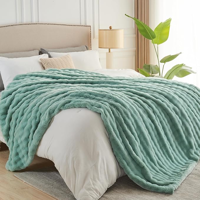 NEWCOSPLAY Faux Fur Queen Blanket Sage Green Bubble Blanket Thick Warm Soft for Couch Sofa Bed 550GSM (New Sage Green, Queen(90"x90"))-Ruum Studio Home
