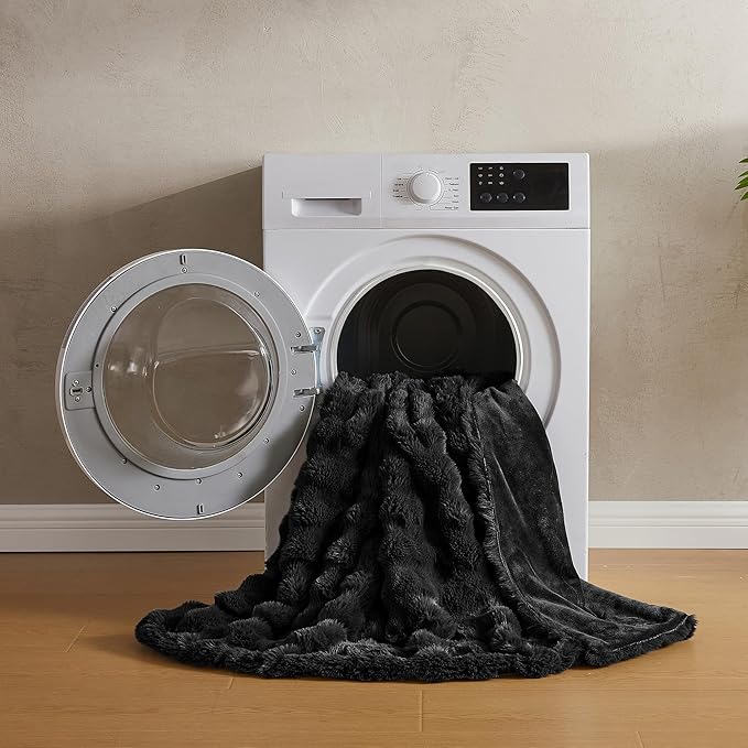 JELLYMONI Plush Faux Fur Throw Blanket – Elegant Black Cozy Bed & Couch Cover, Thick Warm Fuzzy Textured Bubble Design, Queen Size (90"x90")-Ruum Studio Home
