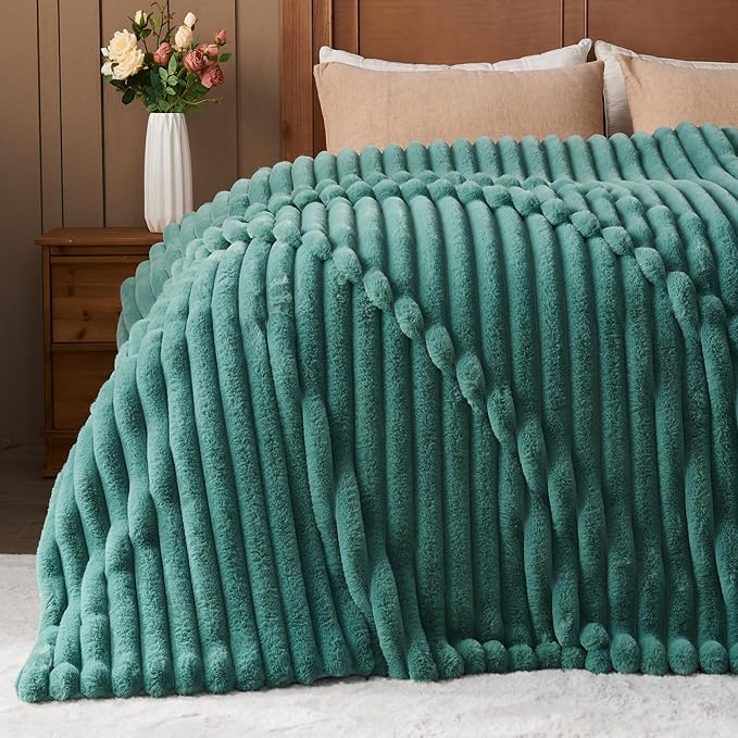 NEWCOSPLAY Faux Fur Throw Blanket Light Teal 3D Ribbed Plush Thick Warm Blanket for Couch Sofa Bed 850GSM (Light Teal Ribbed, Throw(50"x60"))-Ruum Studio Home