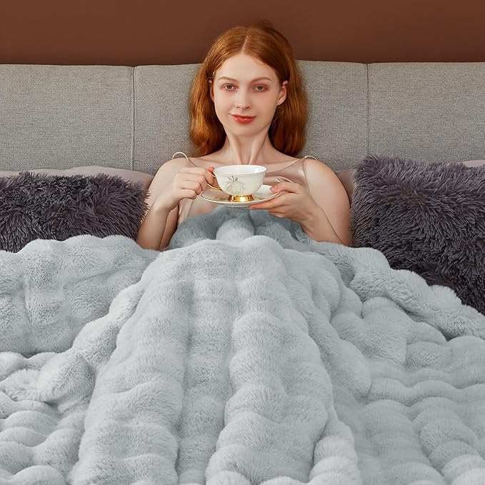 Touchat Luxury 1000GSM Faux Rabbit Fur Throw Blanket, Super Heavy Warm Cozy Grey Blankets for Couch Bed Sofa, Ruched Plush Fuzzy Elegant Soft Reversible Mink Blanket for Living Room Bedroom-Ruum Studio Home