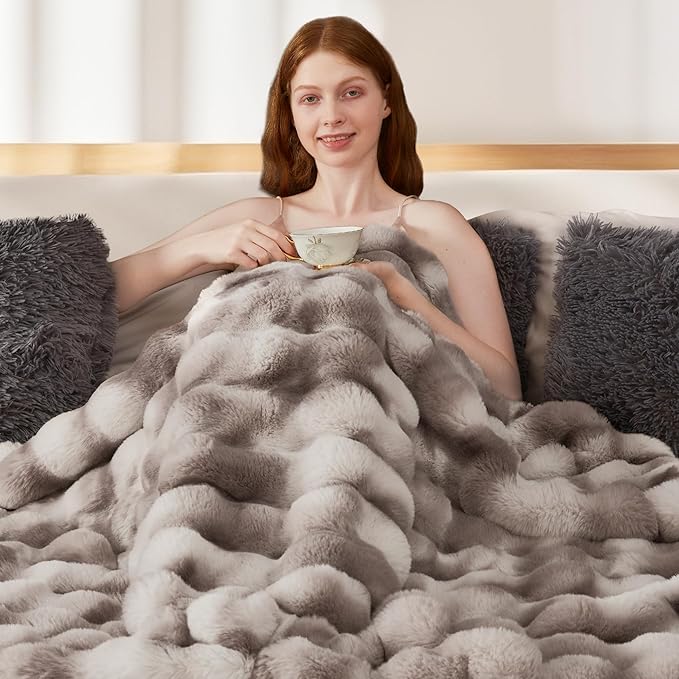 Touchat Luxury 1000GSM Faux Rabbit Fur Throw Blanket, Super Heavy Warm Cozy Brown Blankets for Couch Bed Sofa, Ruched Plush Fuzzy Elegant Soft Reversible Mink Blanket for Living Room Bedroom-Ruum Studio Home