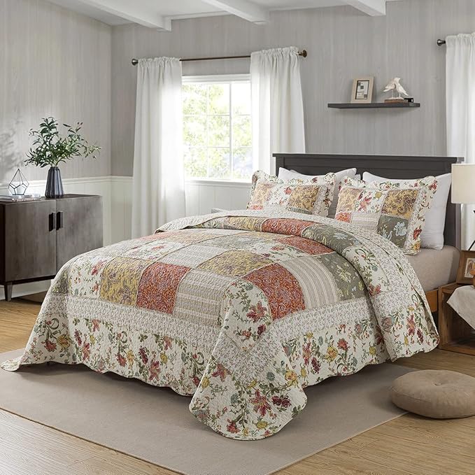 NEWLAKE Cotton Patchwork Bedspread, 3-Piece Bedding Quilt Set with Real Stitched Embroidery, Reversible Matelasse Bed Coverlet Set,Floral Paisley Grid with Lace,King Size-Ruum Studio Home