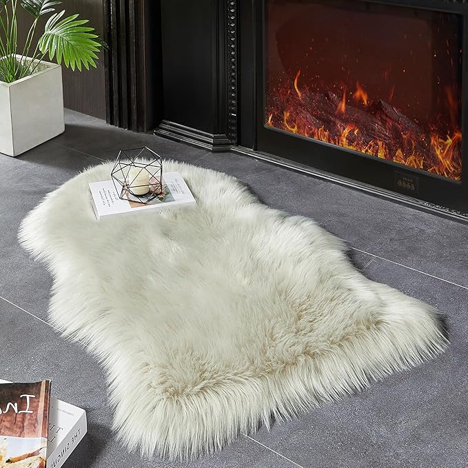 AMTOVO Faux Fur Rug, Light Grey Small Area Rug, Fluffy Sheepskin Rug, Fuzzy Ultra Soft 2 x 3 ft Shag Rugs for Bedroom Sofa Throw Cushion Room Decor, Sheepskin-Ruum Studio Home