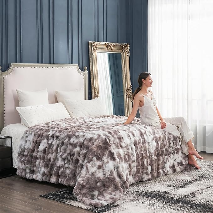 Cozy Bliss Faux Fur Throw Blanket for Couch, Fuzzy Soft Plush Thick Bubble Blanket for Sofa Bedroom Living Room, 90 * 90 Inches Tie Dye Taupe-Ruum Studio Home