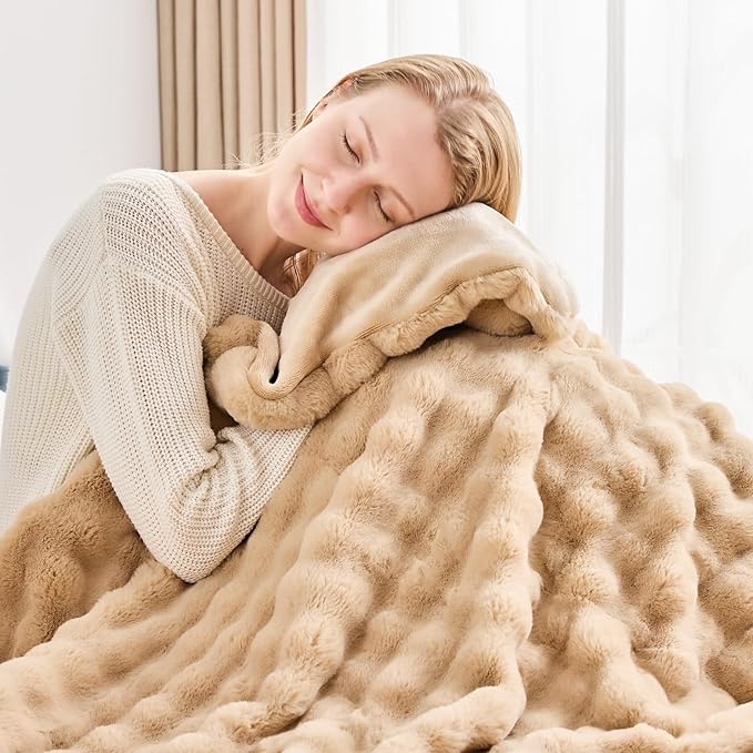 NEWCOSPLAY Faux Fur Twin Blanket Brown Bubble Blanket Thick Warm Soft for Couch Sofa Bed 550GSM (Brown, Twin(60"x80"))-Ruum Studio Home