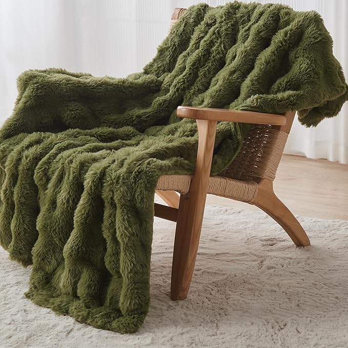 Lotus Karen Faux Fur Throw Blanket Dark Green - 800 GSM Bubble Rabbit Fluff Blanket for Couch Bed Sofa,Softest Fluffy Fuzzy Cozy Blanket,Thick Furry Plush Shaggy Warm Blankets for Women,50x60 Inches-Ruum Studio Home