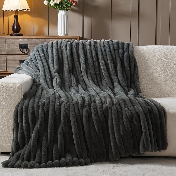 NEWCOSPLAY Faux Fur Throw Blanket Grey 3D Ribbed Plush Thick Warm Blanket for Couch Sofa Bed 850GSM (Grey Ribbed, Throw(50"x60"))-Ruum Studio Home