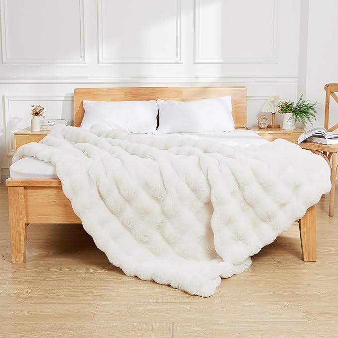 Latepis Luxury Faux Fur Throw Blanket Fuzzy for Couch Soft Thick Blanket for Bed Sofa Cute Plush Fuzzy Warm Blanket for All Seasons Ideal Gifts Luxury Throw Blanket Beige 50x60 Inch, 860gsm-Ruum Studio Home