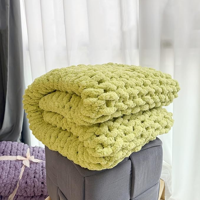 Chunky Knit Blanket Throw 48"x71", Chenille Throw Blankets, Handmade Warm & Cozy Blanket Couch Bed Home Decor, Soft Breathable Banket, Christmas for Couch Bed Sofa Best Gift (Green)-Ruum Studio Home