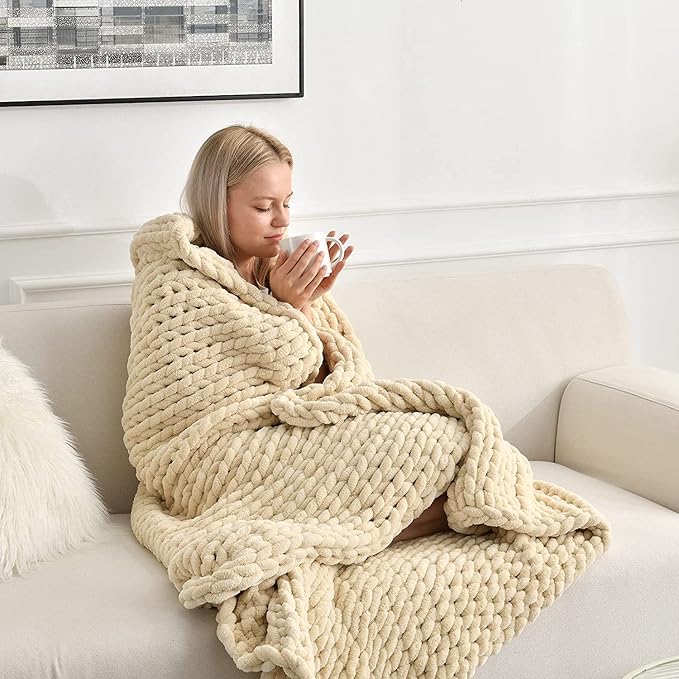 Maetoow Tighter Version Chenille Chunky Knit Blanket Throw （40×50 Inch）, Handmade Warm & Cozy Blanket Couch, Bed, Home Decor, Soft Fleece Banket, Boho Thick Blankets and Giant Yarn Throws，Beige-Ruum Studio Home