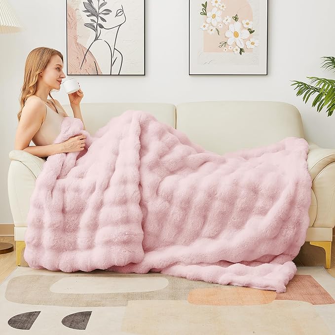 Latepis Pink Faux Fur Throw Blanket for Couch Bubble Cute Soft Warm Comforter Thick Furry Blanket for Sofa Bedroom Cozy Blankets for Women Gift Luxury Blanket for All Seasons 50''x60'', 860gsm-Ruum Studio Home