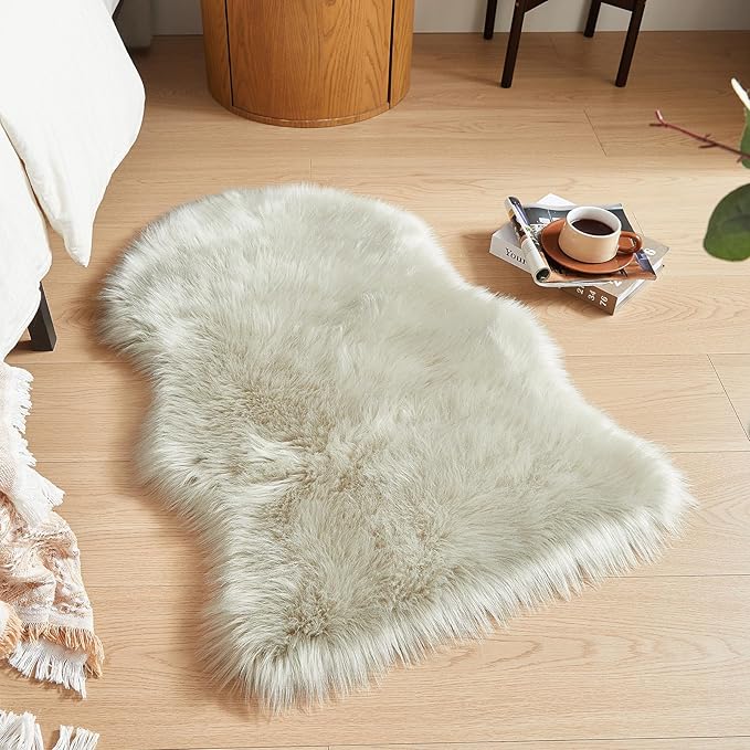 AMTOVO Faux Fur Rug, Light Grey Small Area Rug, Fluffy Sheepskin Rug, Fuzzy Ultra Soft 2 x 3 ft Shag Rugs for Bedroom Sofa Throw Cushion Room Decor, Sheepskin-Ruum Studio Home