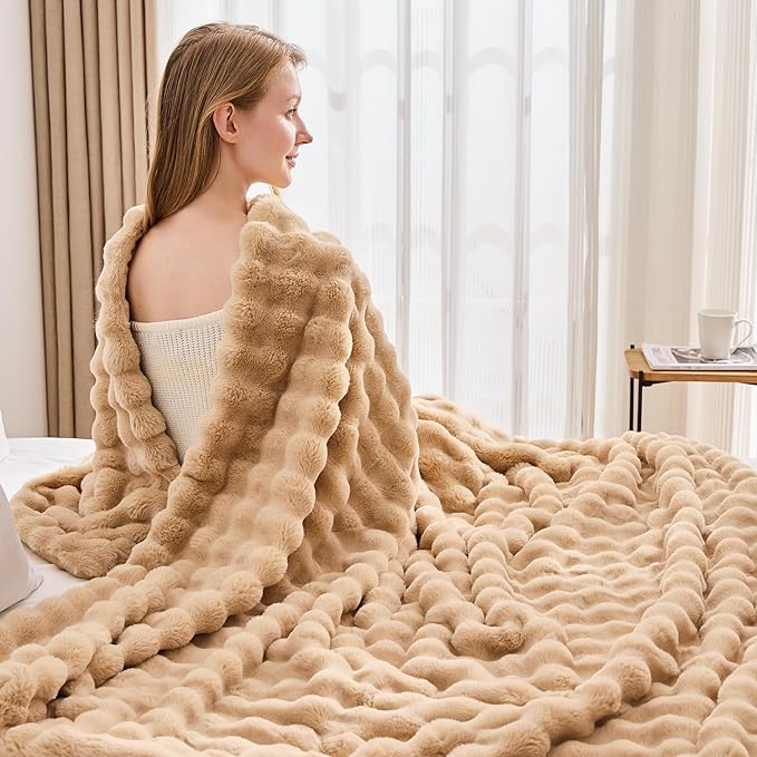 NEWCOSPLAY Faux Fur Throw Blanket Brown Bubble Blanket Thick Warm Soft for Couch Sofa Bed 550GSM (Brown, Throw(50"x60"))-Ruum Studio Home