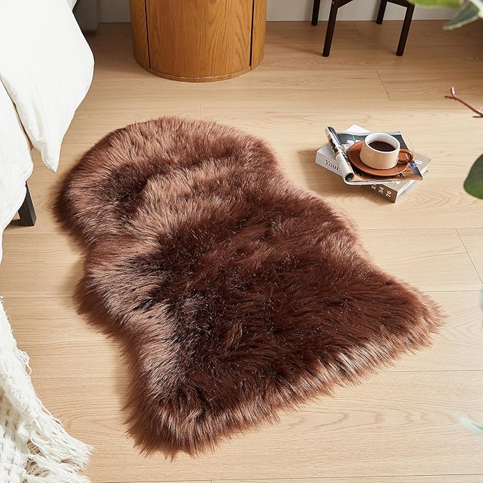 AMTOVO Faux Fur Rug, Coffee Small Area Rug, Fluffy Sheepskin Rug, Fuzzy Ultra Soft 2 x 3 ft Shag Rugs for Bedroom Sofa Throw Cushion Room Decor, Sheepskin-Ruum Studio Home