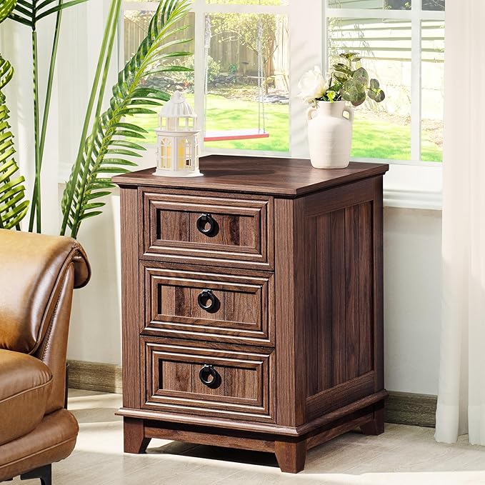 18" Farmhouse Night Stand with 3 Drawers, Wood End Table Dresser for Bedroom, Retro Nightstand, Bed Side Table with Metal Handle, Bedside Cabinet for Bedroom Living Room, Closet-Ruum Studio Home