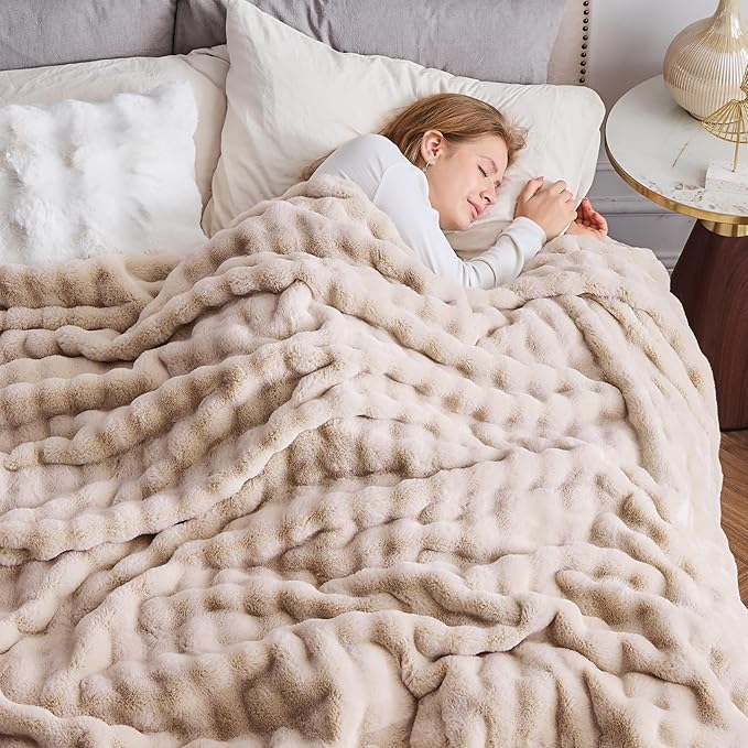 NEWCOSPLAY Faux Fur Queen Blanket Linen Bubble Blanket Thick Warm Soft for Couch Sofa Bed 550GSM (Linen, Queen(90"x90"))-Ruum Studio Home