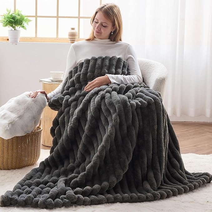 NEWCOSPLAY Faux Fur Throw Blanket Grey 3D Ribbed Plush Thick Warm Blanket for Couch Sofa Bed 850GSM (Grey Ribbed, Throw(50"x60"))-Ruum Studio Home