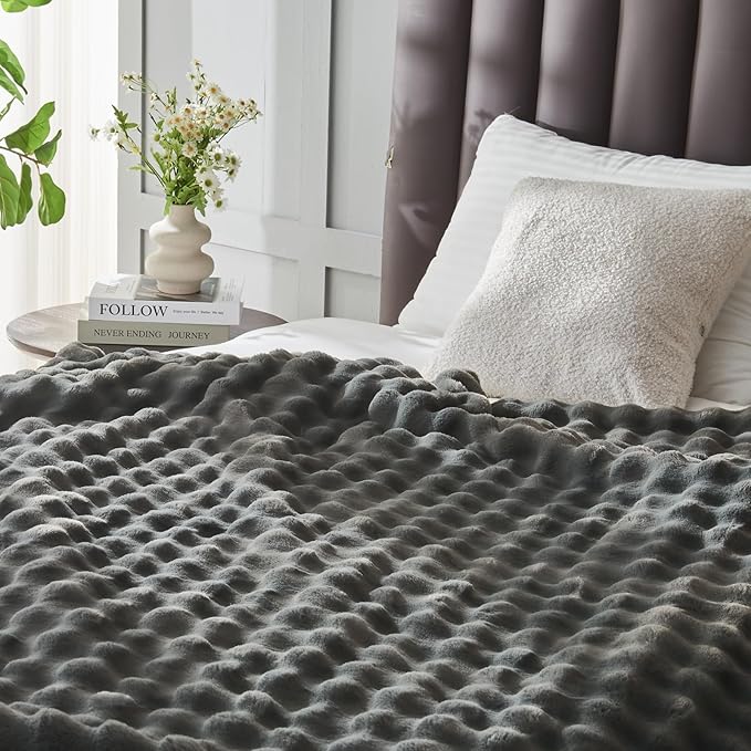NEWCOSPLAY Faux Fur Throw Blanket Grey Bubble Blanket Thick Warm Soft for Couch Sofa Bed 550GSM (Grey, Throw(50"x60"))-Ruum Studio Home