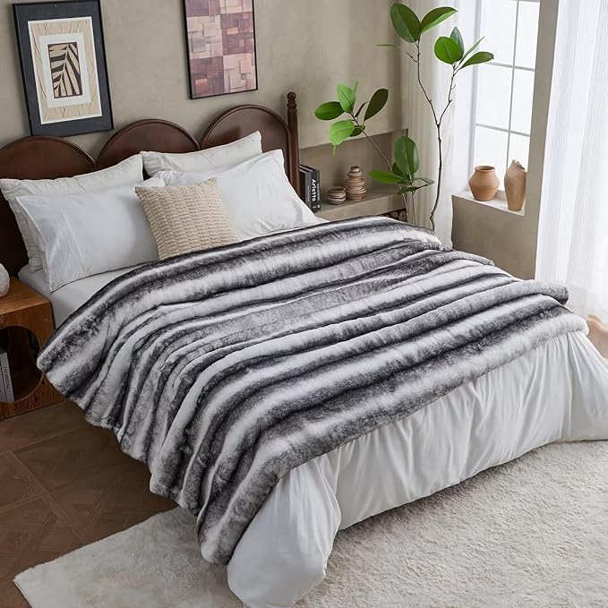 Luxury Faux Fur Blanket - Soft Warm Plush Blankets for Couch Sofa Bed, Fluffy Thick Throws for Bedroom, Office, Living Room, Decorative Reversible, Not Easy to shed- 50"x60", Black/White-Ruum Studio Home