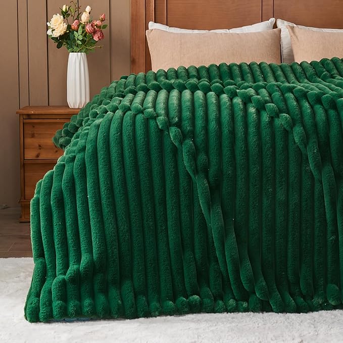 NEWCOSPLAY Faux Fur Twin Blanket Dark Green 3D Ribbed Plush Thick Warm Blanket for Couch Sofa Bed 850GSM (Dark Green Ribbed, Twin(60"x80"))-Ruum Studio Home
