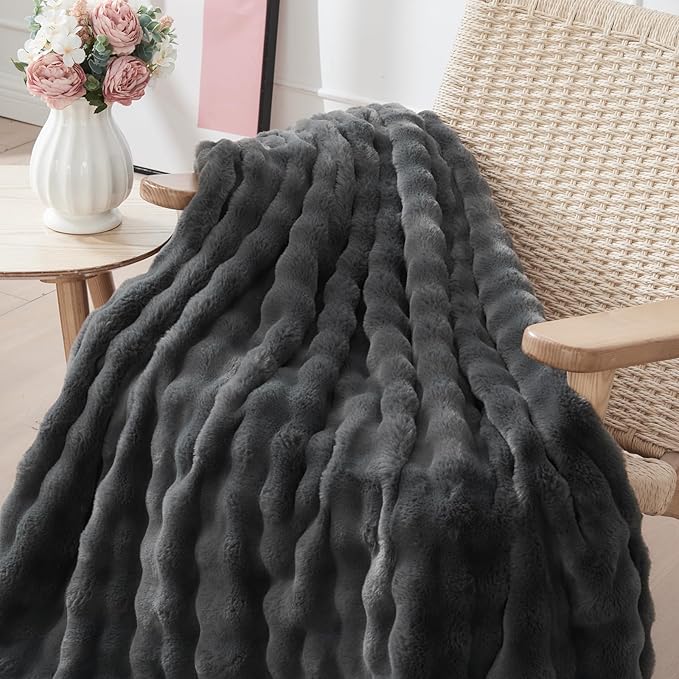 NEWCOSPLAY Faux Fur Throw Blanket Grey Bubble Blanket Thick Warm Soft for Couch Sofa Bed 550GSM (Grey, Throw(50"x60"))-Ruum Studio Home