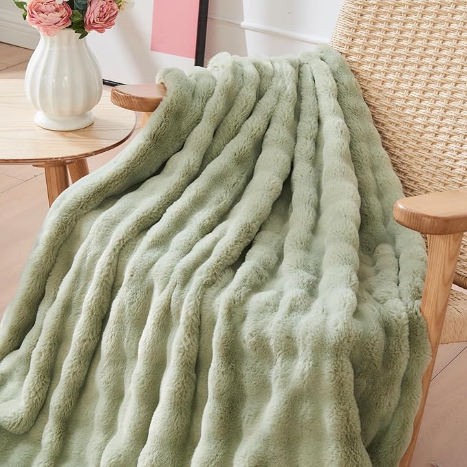 NEWCOSPLAY Faux Fur Throw Blanket Sage Green Bubble Blanket Thick Warm Soft for Couch Sofa Bed 550GSM (Sage Green, Throw(50"x60"))-Ruum Studio Home