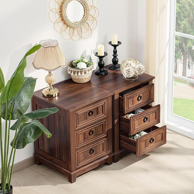 18" Farmhouse Night Stand with 3 Drawers, Wood End Table Dresser for Bedroom, Retro Nightstand, Bed Side Table with Metal Handle, Bedside Cabinet for Bedroom Living Room, Closet-Ruum Studio Home