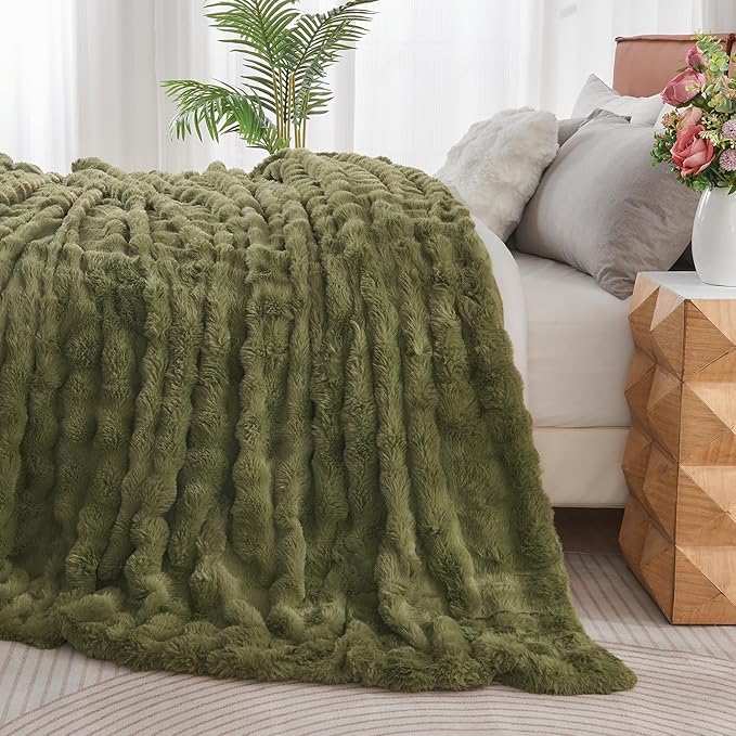 Lotus Karen Faux Fur Throw Blanket Dark Green - 800 GSM Bubble Rabbit Fluff Blanket for Couch Bed Sofa,Softest Fluffy Fuzzy Cozy Blanket,Thick Furry Plush Shaggy Warm Blankets for Women,90x90 Inches-Ruum Studio Home