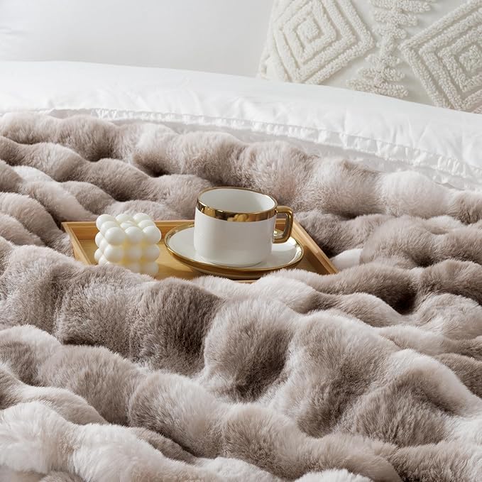 Touchat Luxury 1000GSM Faux Rabbit Fur Throw Blanket, Super Heavy Warm Cozy Brown Blankets for Couch Bed Sofa, Ruched Plush Fuzzy Elegant Soft Reversible Mink Blanket for Living Room Bedroom-Ruum Studio Home