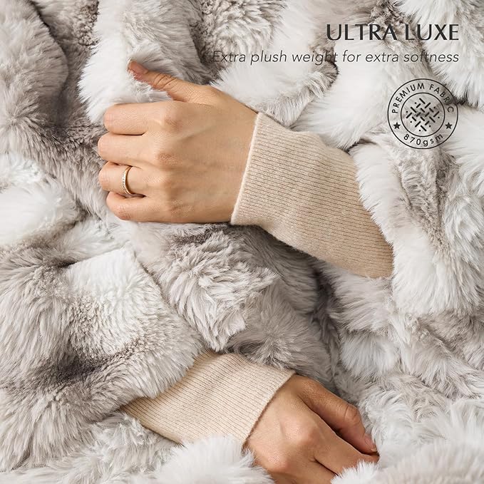 EVERGRACE Ultra Soft Luxury Fluffy Ridgeline Faux Rabbit Fur Throw Blanket, Thick Warm Bubble Throw for Bed, Cozy Plush Reversible Blankets for Couch, Chair, Sofa, Light Grey, 80x90 Inches, 870 GSM-Ruum Studio Home