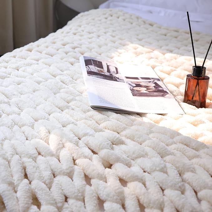 Maetoow Chenille Chunky Knit Blanket Throw （50×60 Inch）, Handmade Warm & Cozy Blanket Couch, Bed, Home Decor, Soft Breathable Fleece Banket, Christmas Thick and Giant Yarn Throws，Cream-Ruum Studio Home