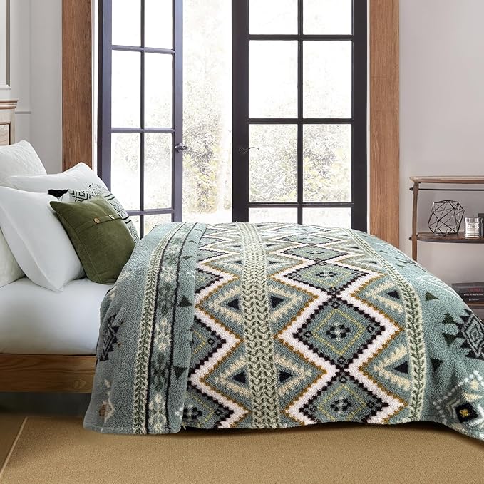 CASAAGUSTO Boho Sherpa Throw Blanket, Aztec King Size Blanket, Ultra Soft, Warm, Cozy, Plush, Thick Fleece Bohemian Throw Blanket for Couch, Bed, Sofa (Olive Green 108 * 90 Inch)-Ruum Studio Home