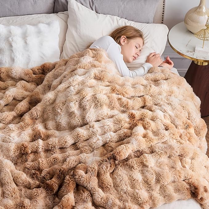 NEWCOSPLAY Faux Fur Throw Blanket Tie-dye Beige Luxury Fluffy Thick Warm Bubble Blanket for Couch Sofa Bed 700GSM (Tie-dye Beige, Throw(50"x60"))-Ruum Studio Home