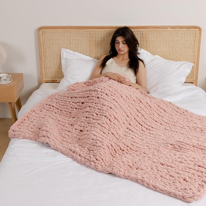 WESHIONGOO Chunky Knit Blanket Throw 40"×40" Knitted Throw Blankets for Couch Bed Fluffy Soft Blanket with Jumbo Chenille Yarn Thick 100% Handmade(Pink)-Ruum Studio Home